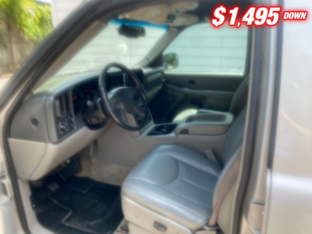 GMC Yukon XL Vehicle Image 05