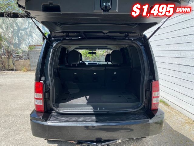 Jeep Liberty Vehicle Image 05