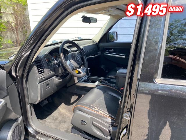 Jeep Liberty Vehicle Image 06