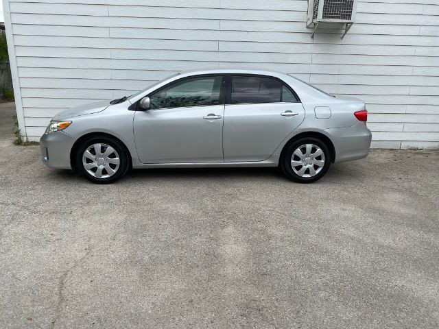 Toyota Corolla Vehicle Image 02