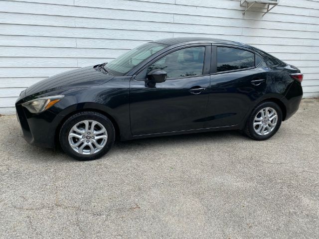 Toyota Yaris iA Vehicle Image 02