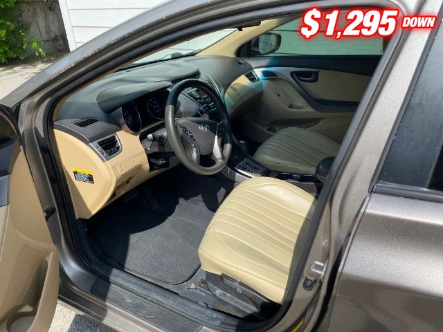 Hyundai Elantra Vehicle Image 05