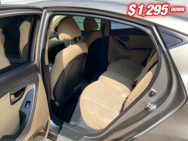 Hyundai Elantra Vehicle Image 06