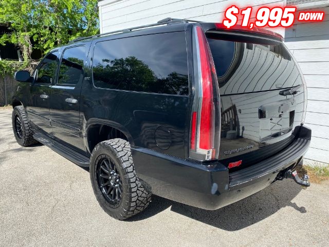 Chevrolet Suburban Vehicle Image 03