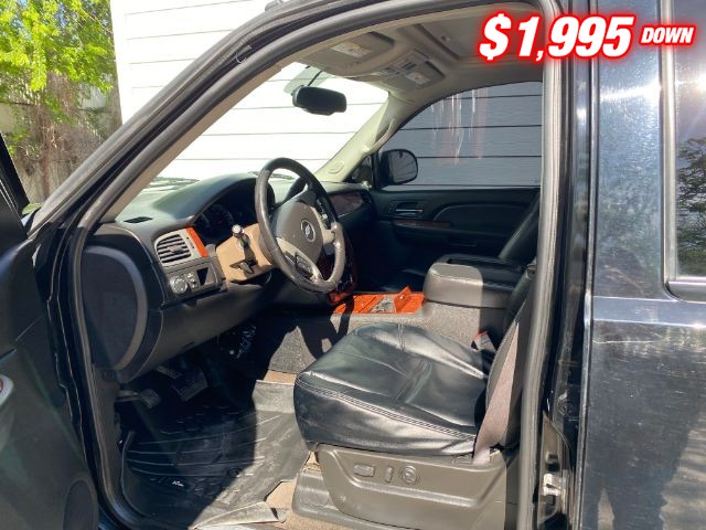 Chevrolet Suburban Vehicle Image 06