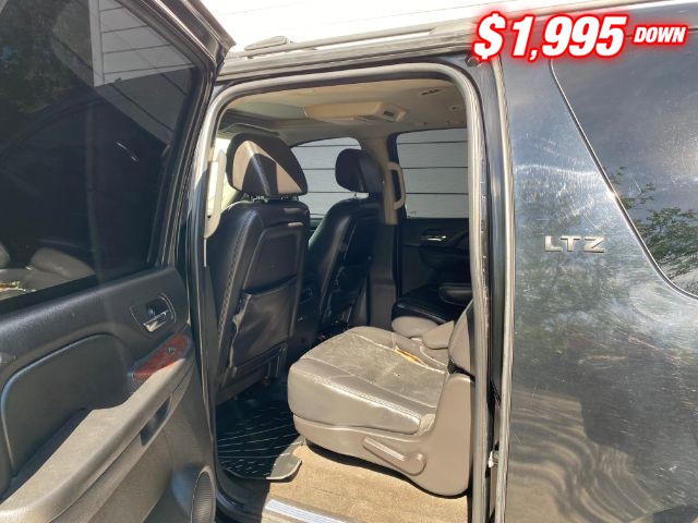 Chevrolet Suburban Vehicle Image 07