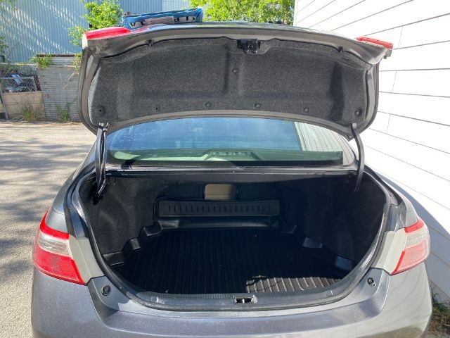 Toyota Camry Vehicle Image 05