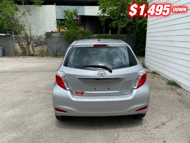 Toyota Yaris Vehicle Image 03