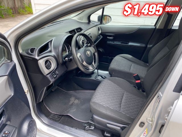 Toyota Yaris Vehicle Image 04