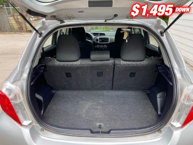 Toyota Yaris Vehicle Image 06