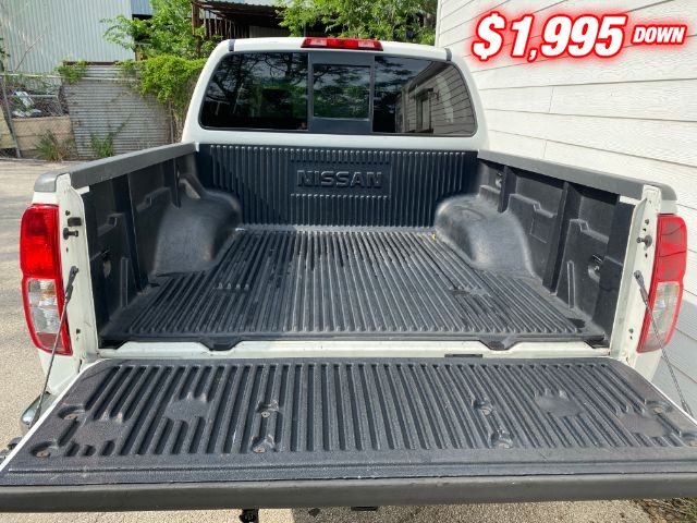 Nissan Frontier Vehicle Full-screen Gallery Image 04