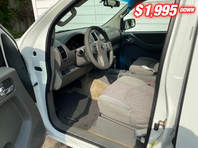Nissan Frontier Vehicle Full-screen Gallery Image 05