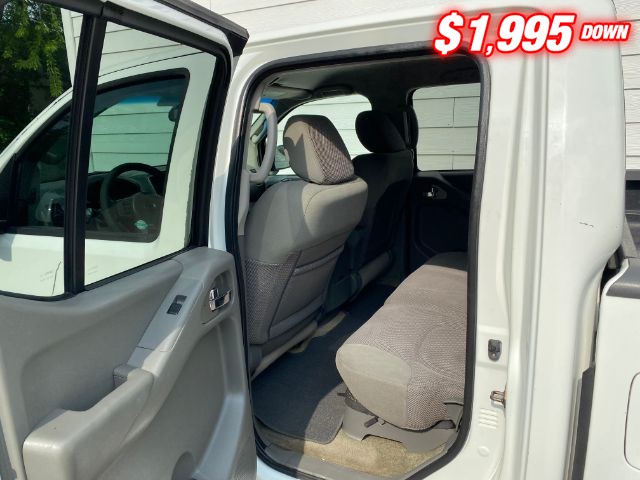 Nissan Frontier Vehicle Full-screen Gallery Image 06