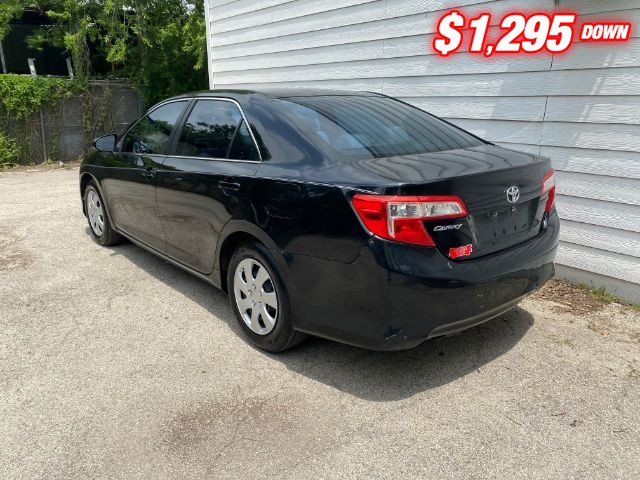 Toyota Camry Vehicle Image 02