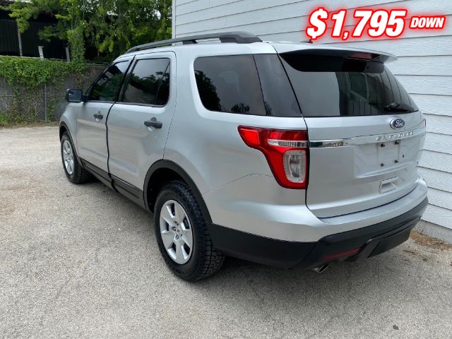 Ford Explorer Vehicle Image 03