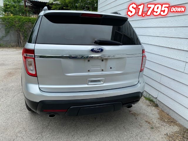 Ford Explorer Vehicle Image 04