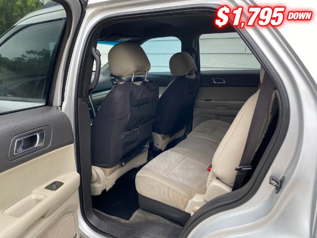 Ford Explorer Vehicle Image 06