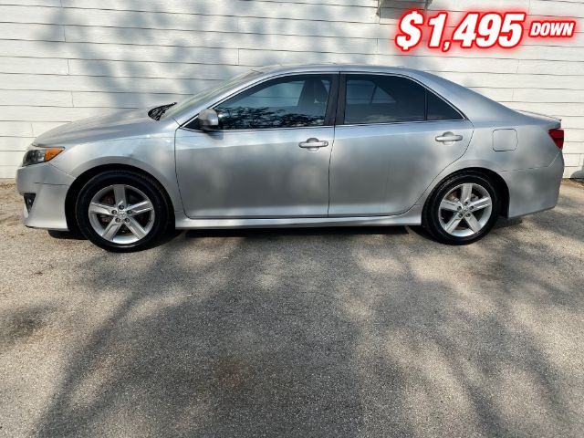 Toyota Camry Vehicle Image 02