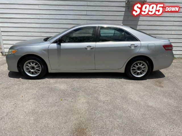 Toyota Camry Vehicle Full-screen Gallery Image 02