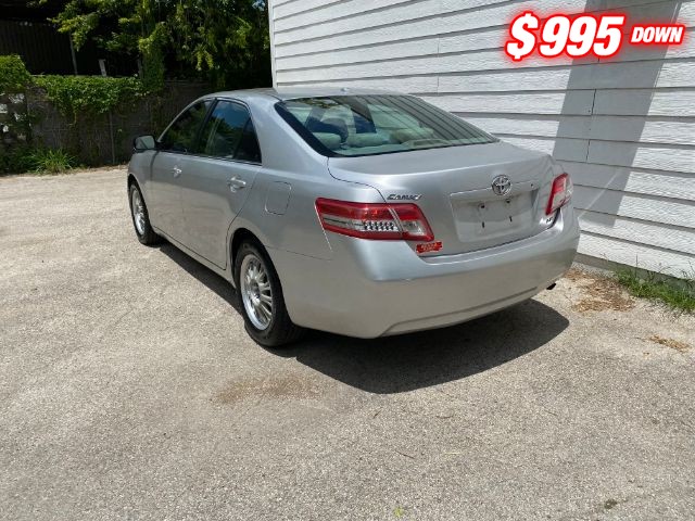 Toyota Camry Vehicle Full-screen Gallery Image 03