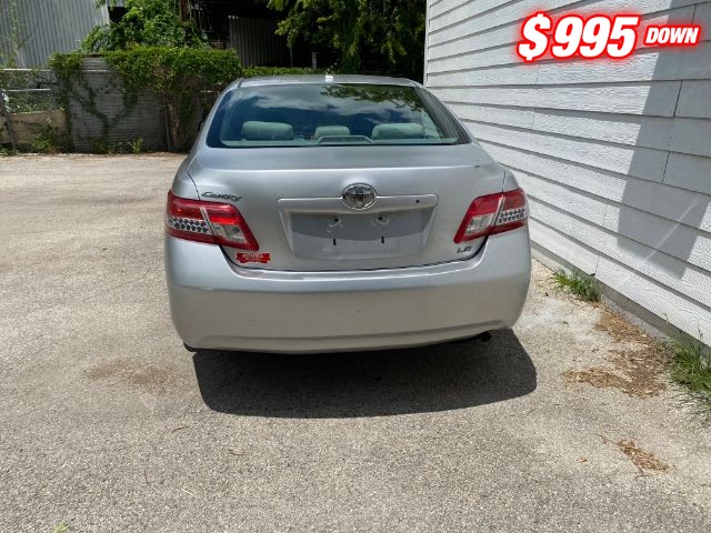 Toyota Camry Vehicle Full-screen Gallery Image 04