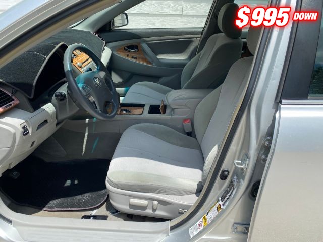Toyota Camry Vehicle Full-screen Gallery Image 05