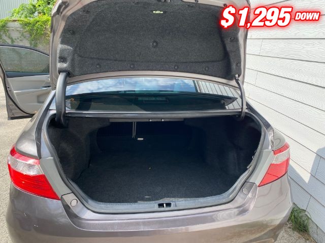 Toyota Camry Vehicle Image 05