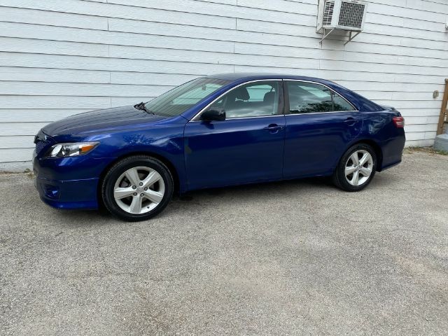 Toyota Camry Vehicle Full-screen Gallery Image 02