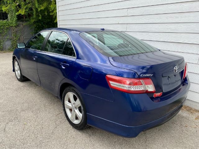 Toyota Camry Vehicle Full-screen Gallery Image 03