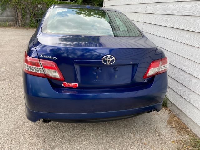 Toyota Camry Vehicle Full-screen Gallery Image 04