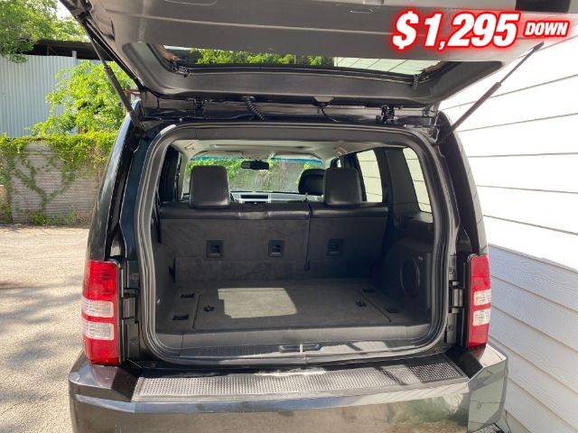 Jeep Liberty Vehicle Image 05