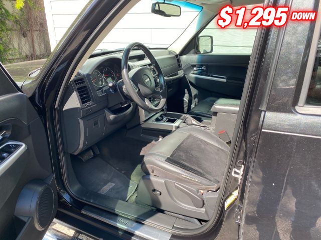 Jeep Liberty Vehicle Image 06