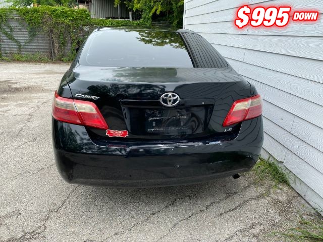 Toyota Camry Vehicle Full-screen Gallery Image 04