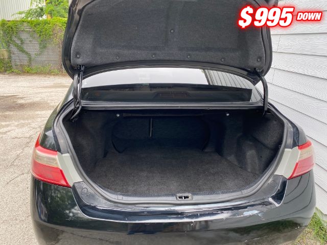 Toyota Camry Vehicle Full-screen Gallery Image 05