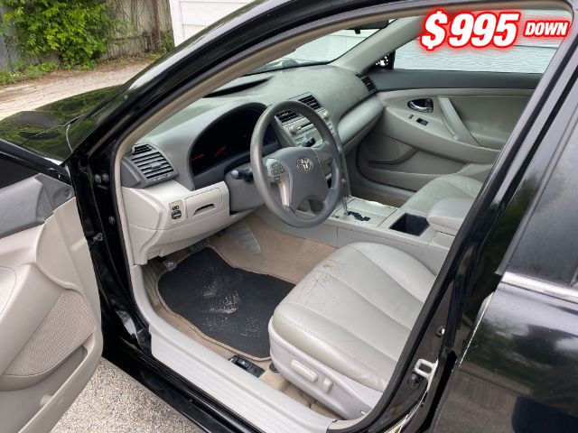 Toyota Camry Vehicle Full-screen Gallery Image 06