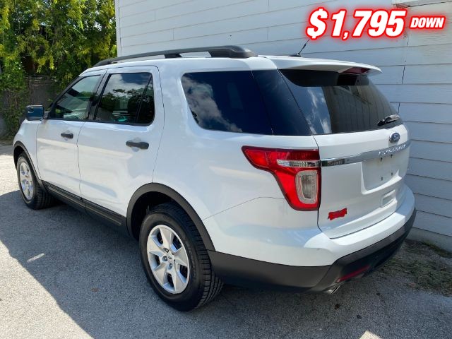 Ford Explorer Vehicle Image 03