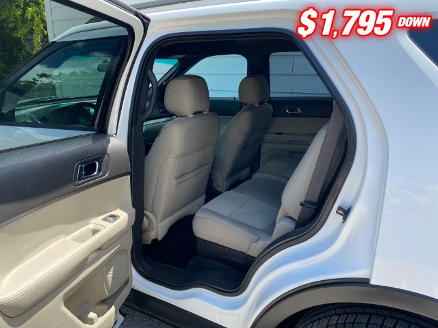 Ford Explorer Vehicle Image 07