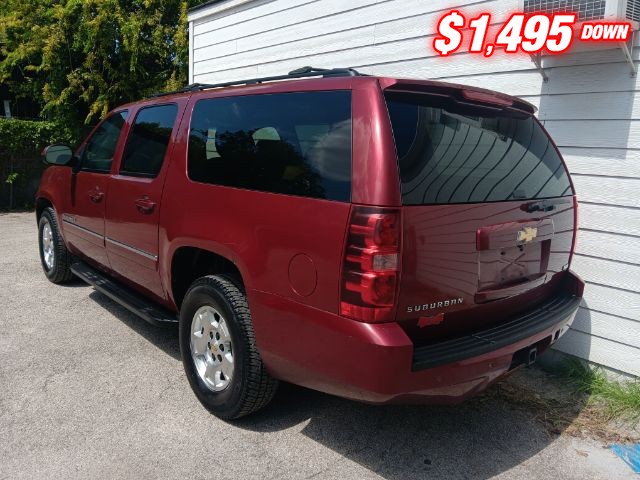 Chevrolet Suburban Vehicle Image 03