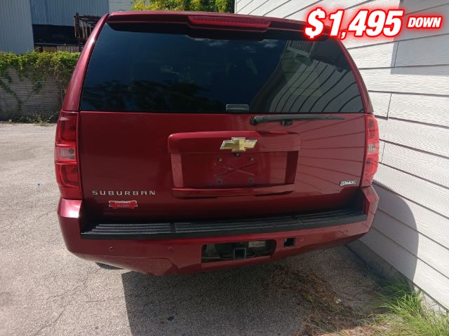 Chevrolet Suburban Vehicle Image 04
