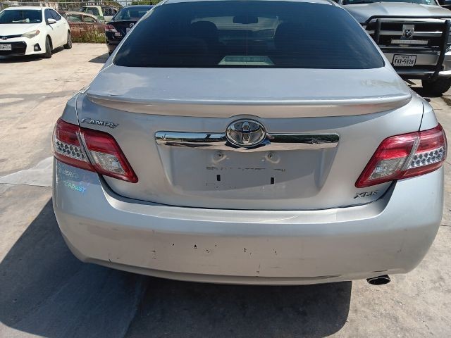 Toyota Camry Vehicle Image 03