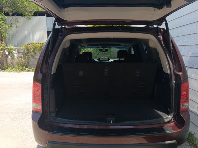 Ford Explorer Vehicle Image 03