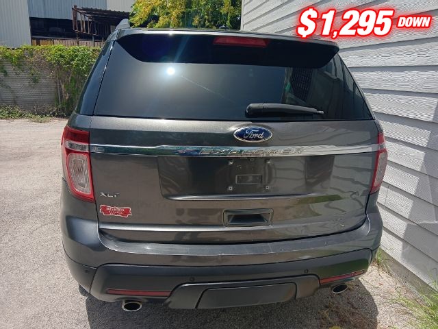 Ford Explorer Vehicle Image 04