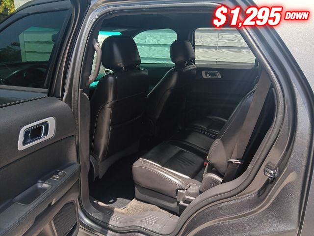 Ford Explorer Vehicle Image 07