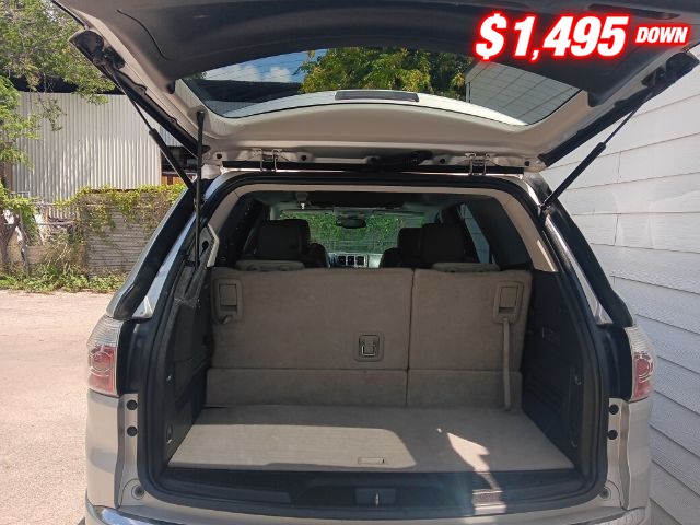 GMC Acadia Vehicle Image 05