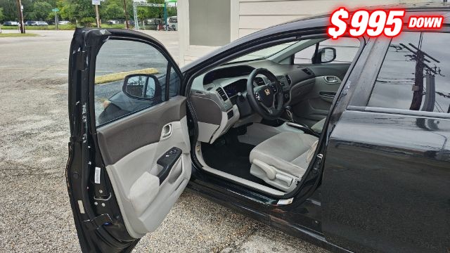 Honda Civic Sedan Vehicle Full-screen Gallery Image 10