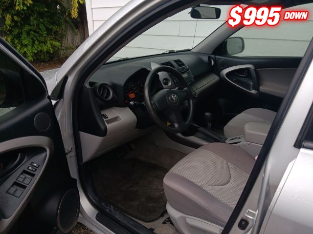 Toyota RAV4 Vehicle Image 06