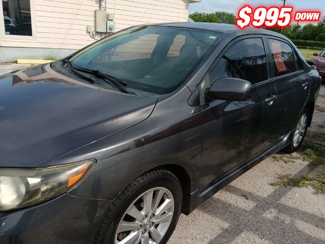 Toyota Corolla Vehicle Full-screen Gallery Image 02