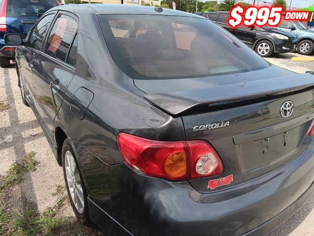 Toyota Corolla Vehicle Full-screen Gallery Image 03