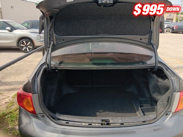Toyota Corolla Vehicle Full-screen Gallery Image 05