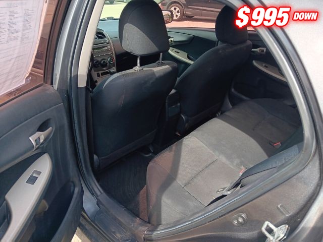 Toyota Corolla Vehicle Full-screen Gallery Image 07